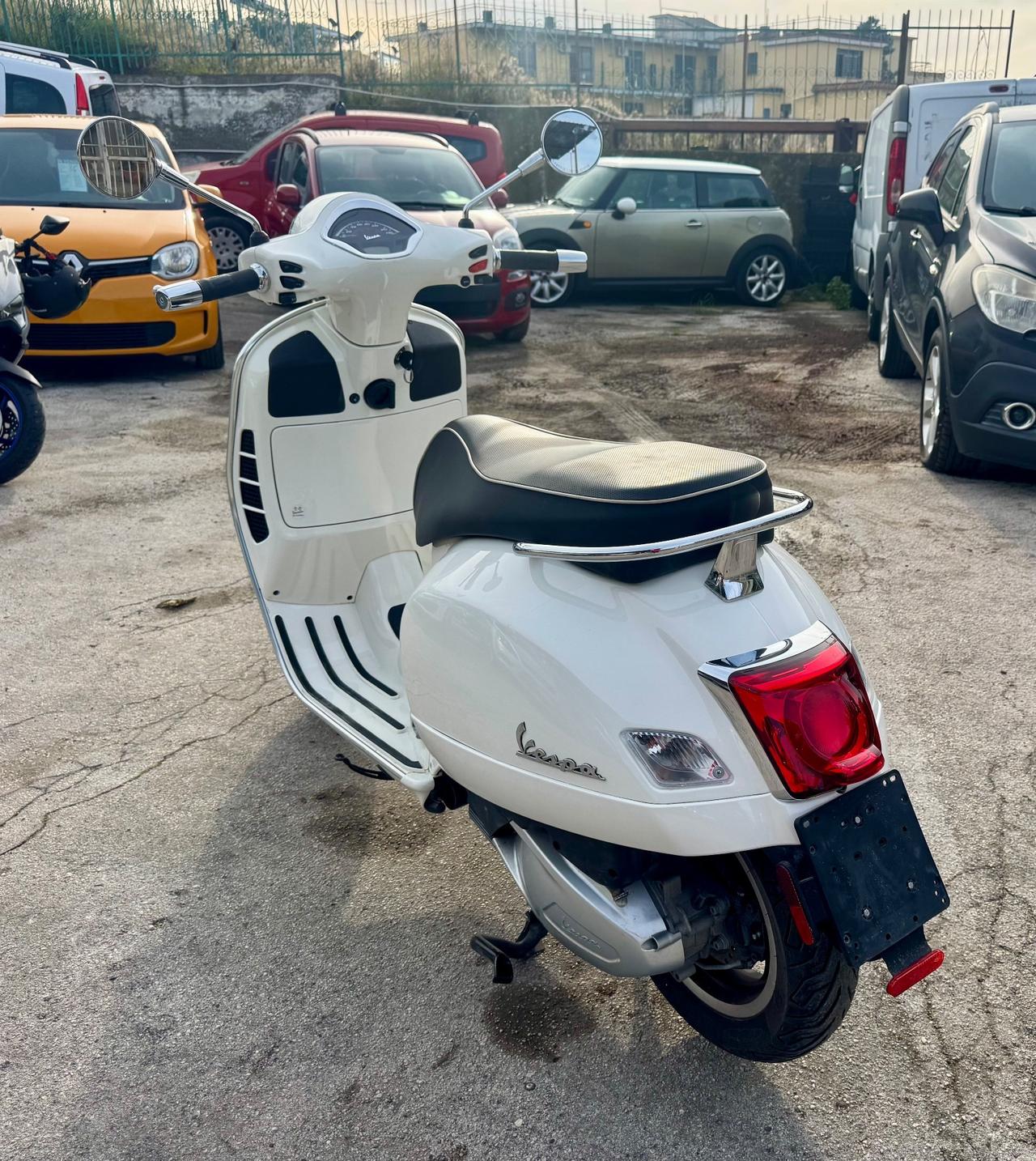 Piaggio Vespa 300 GTS SUPER