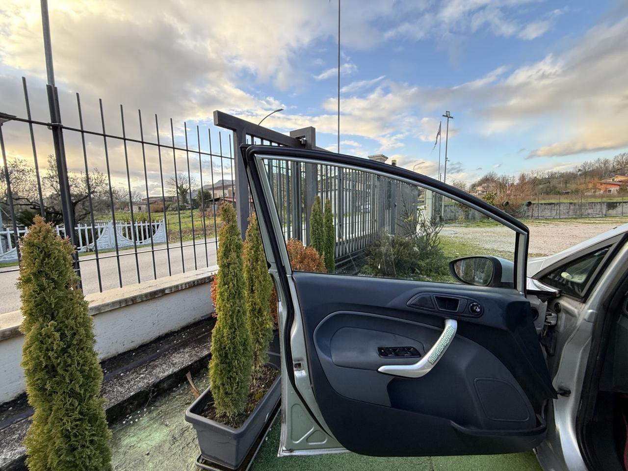 FORD FIESTA 1.2 BENZINA OK NEOPATENTATI