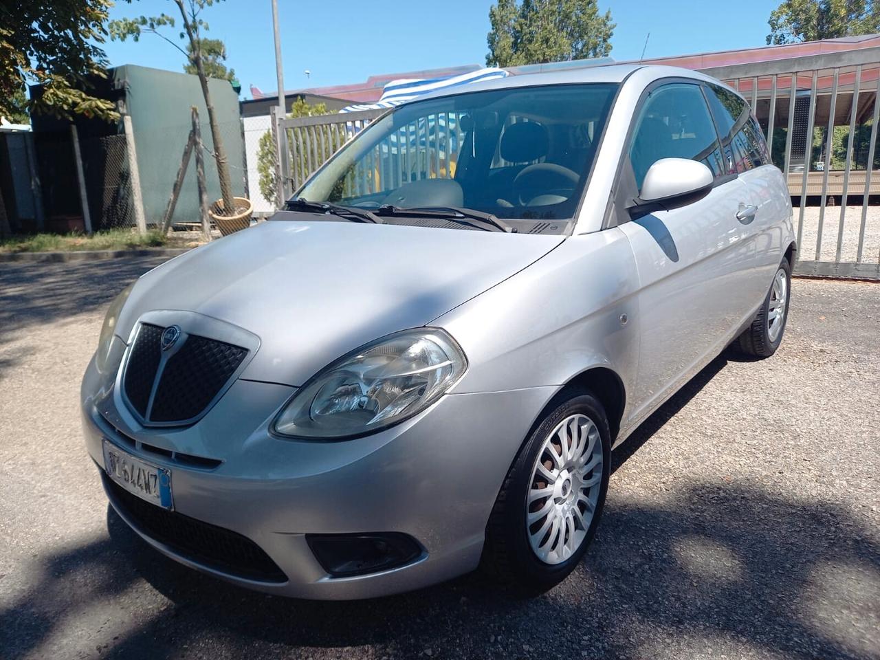 Lancia Ypsilon 1.2 Argento NEOPATENTATI GARANZIA 12 MESI
