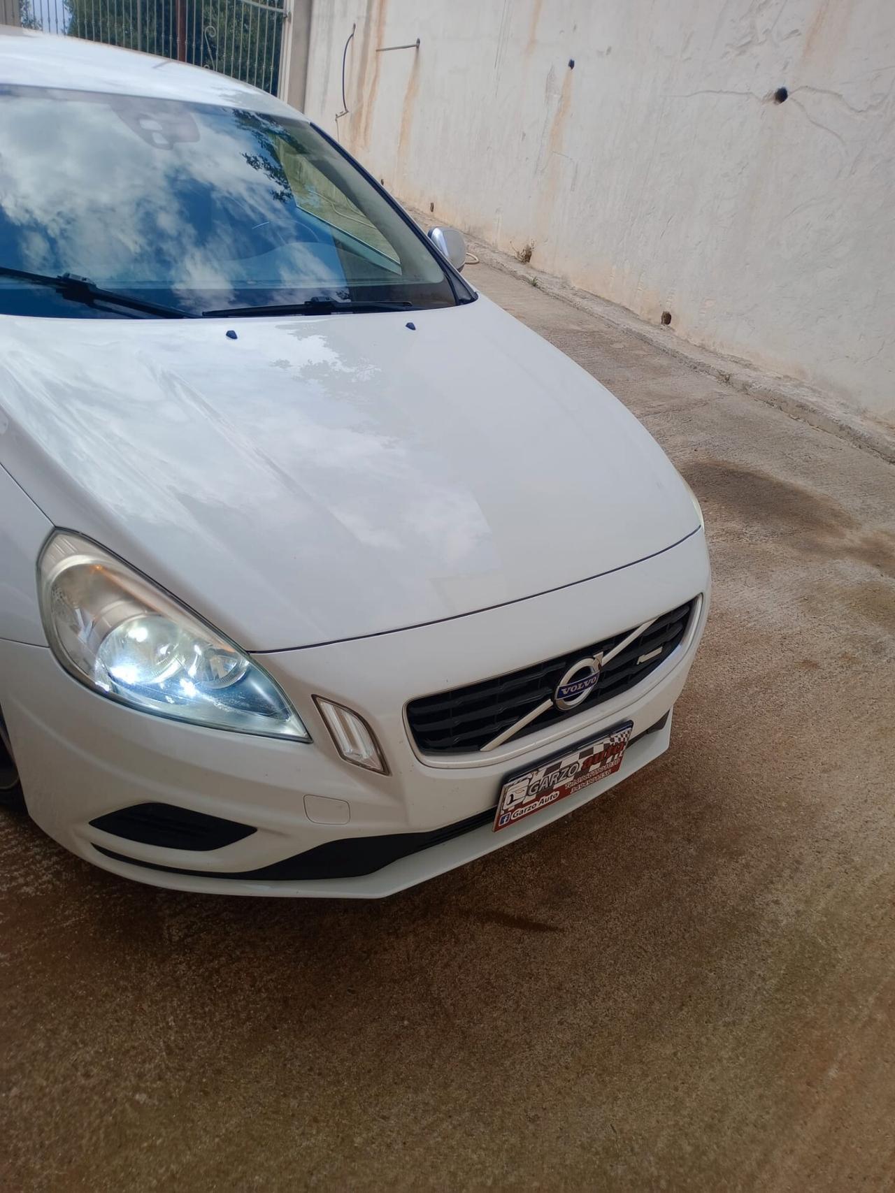 Volvo V60 r-design 1.6 d2 115cv