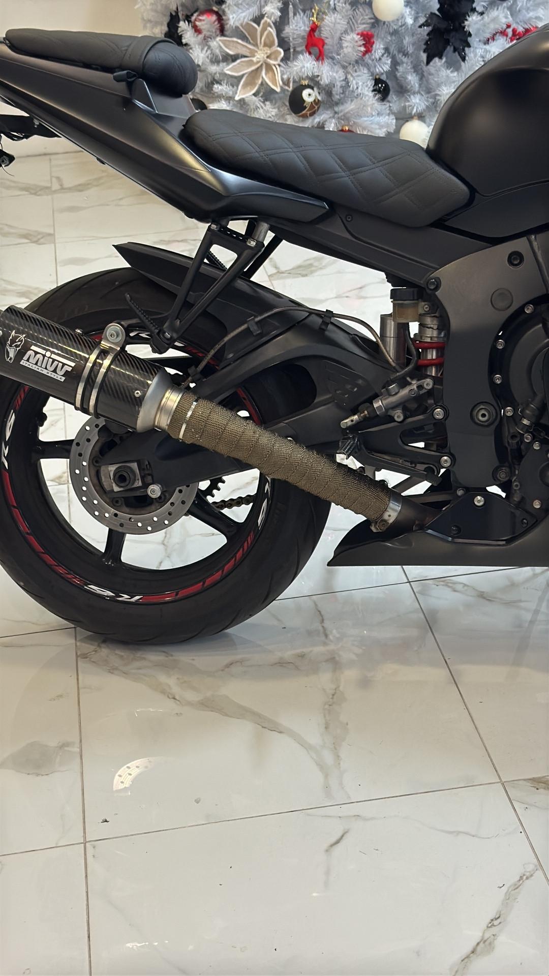 Yamaha YZF R6 LEGGERE BENE!