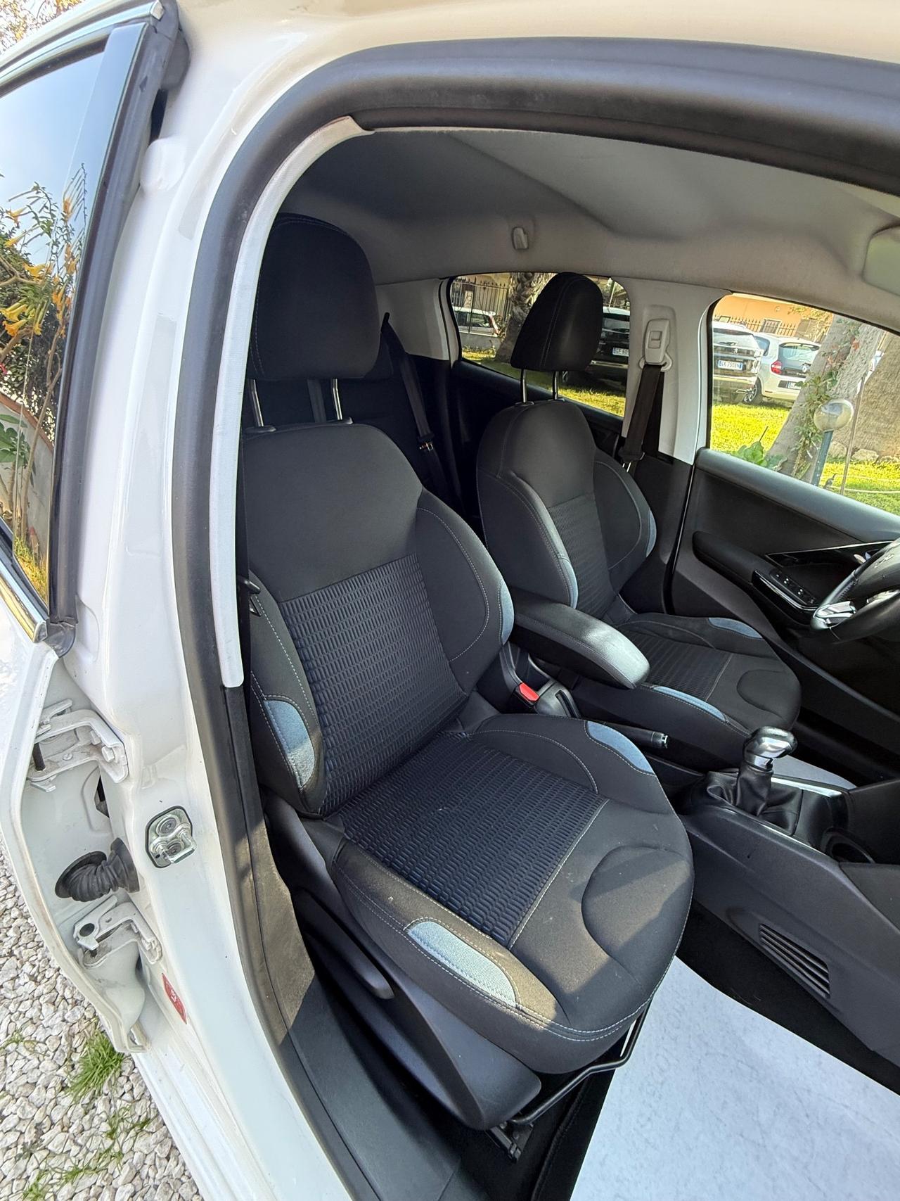 Peugeot 208 1.4 HDi 68 CV 5 porte Allure