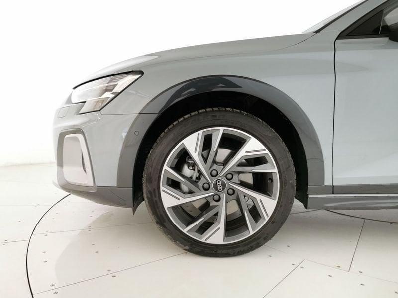 Audi A3 allstreet 2.0 tdi Identity Contrast 150cv s-tronic