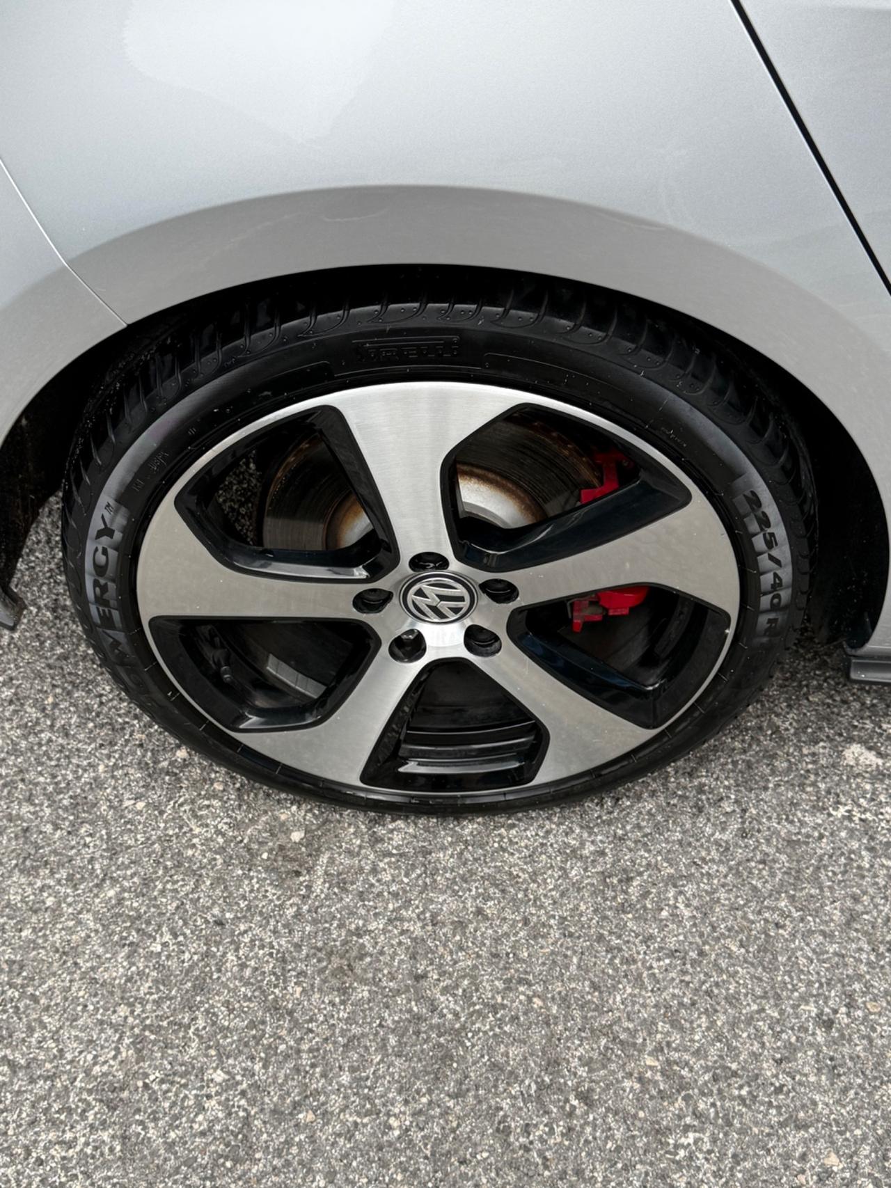 Golf GTI Performance 2.0 TSI DSG-RATE-PERMUTE-