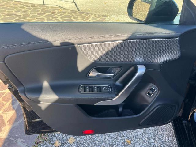 MERCEDES-BENZ CLA 180 CLA 180d Automatic Executive GUARDA ACCESSORI