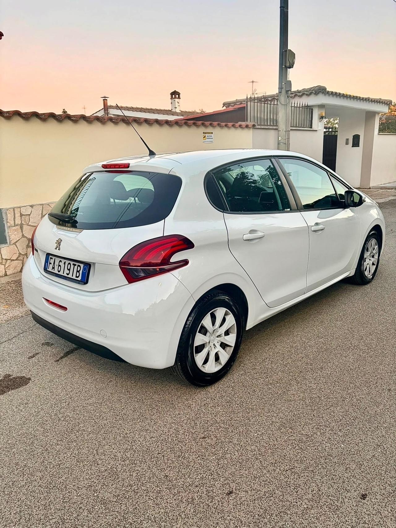 Peugeot 208 1.4 HDi 68 CV 5 porte Allure