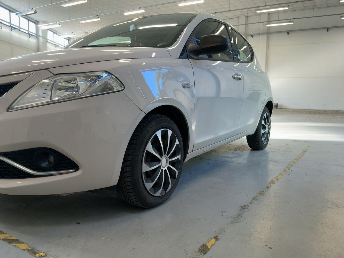 Lancia Ypsilon 5 Porte Ypsilon 1.2 Silver ecochic Gpl 69cv