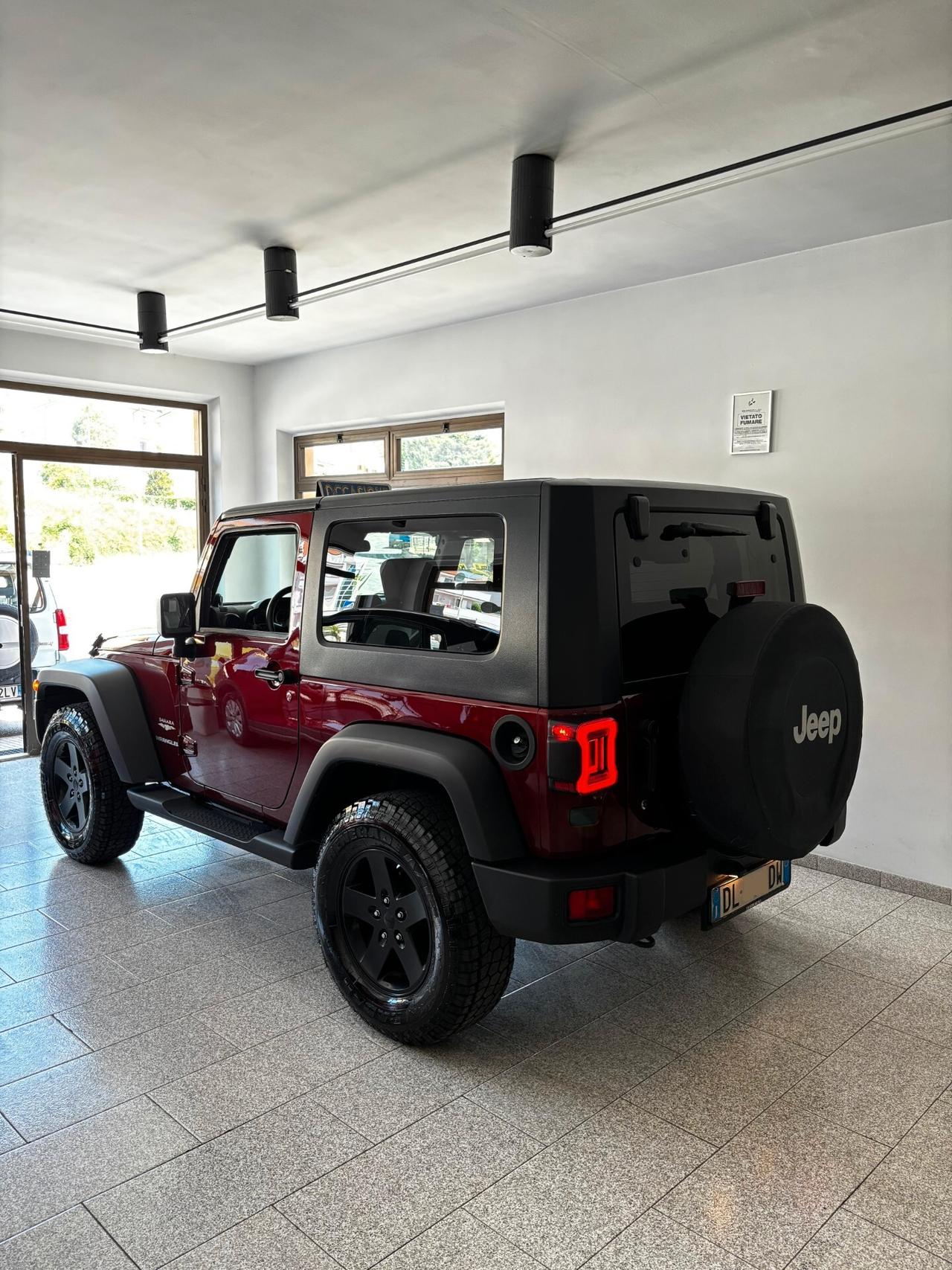 Jeep Wrangler 3.8 Sahara Auto DA VETRINA