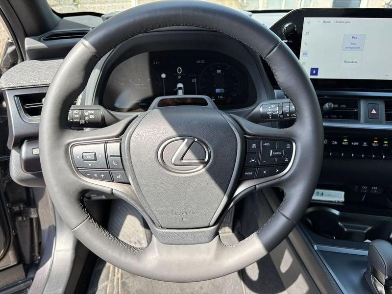 Lexus UX 300h Hybrid F-Design 2WD