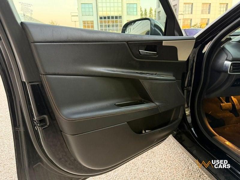 Jaguar XE XE 2.0 D 180 CV AWD aut.