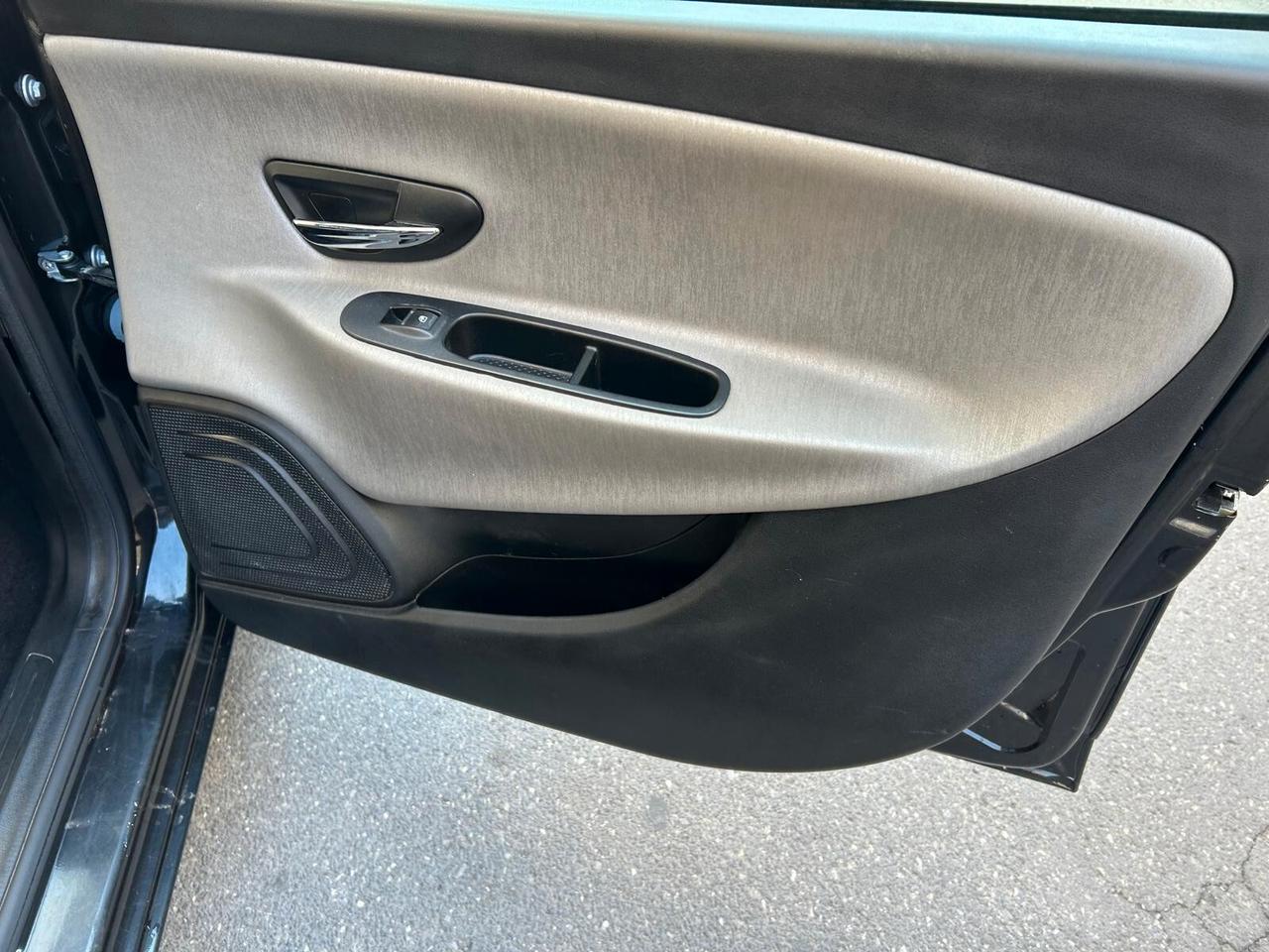 LANCIA YPSILON 1.3 MJT 95CV – 2012 – UNIPROPRIETARIO – GARANZIA 12 MESI – PARI AL NUOVO