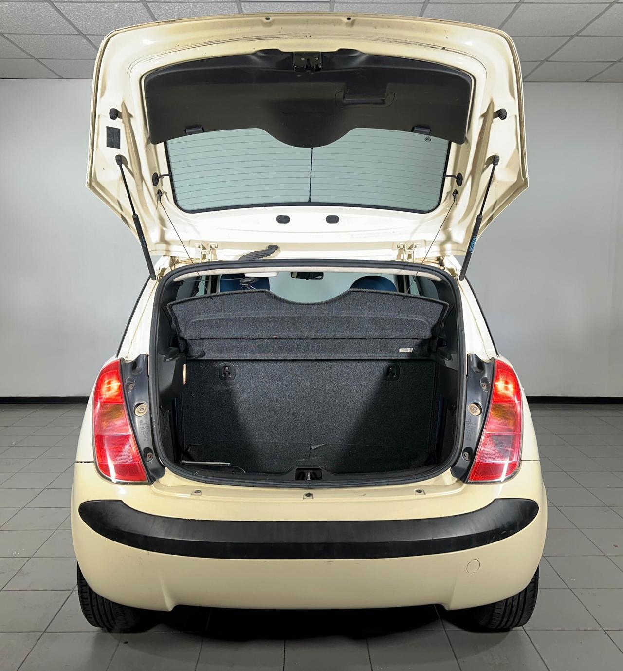 Lancia Ypsilon 1.2 Gold - BLACK DECEMBER Promo