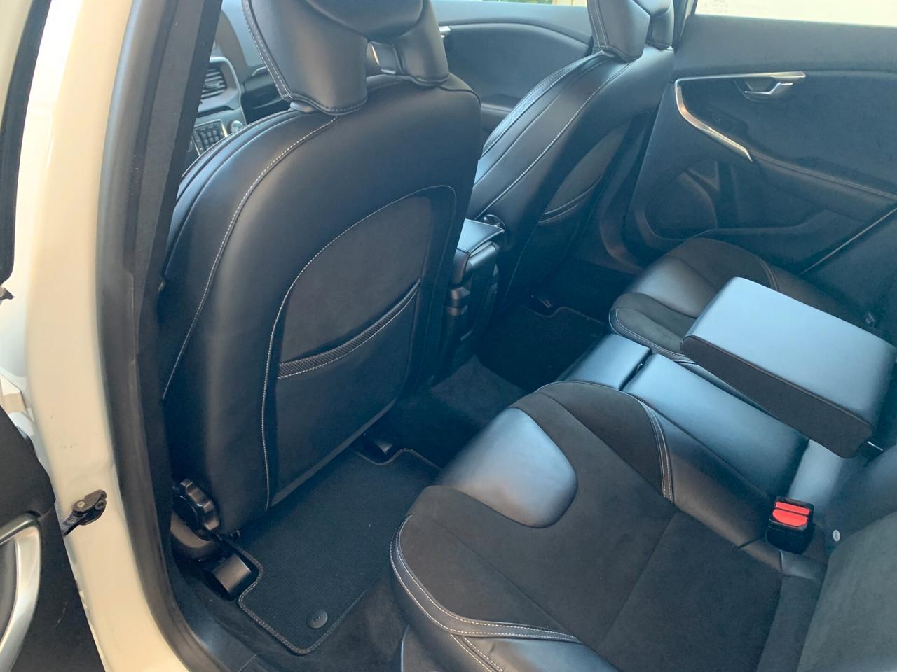 Volvo V40 D2 R-design