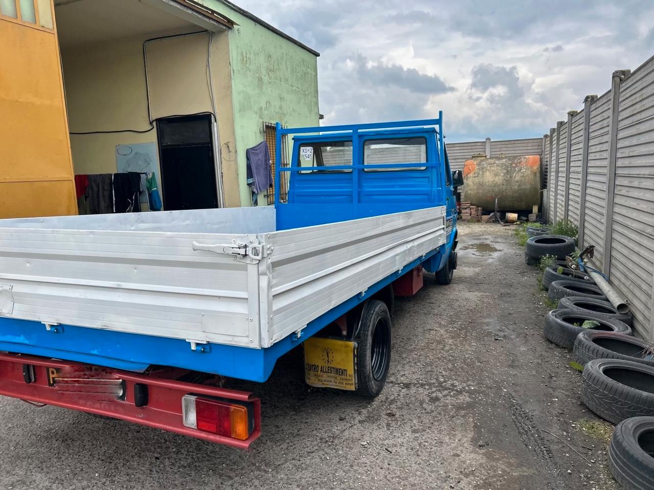 Iveco Daily 35.8 2.5 Diesel PL Cab. Classic