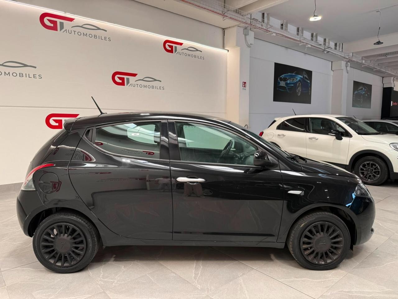 Lancia Ypsilon 1.0 FireFly 5 porte S&S Hybrid Silver