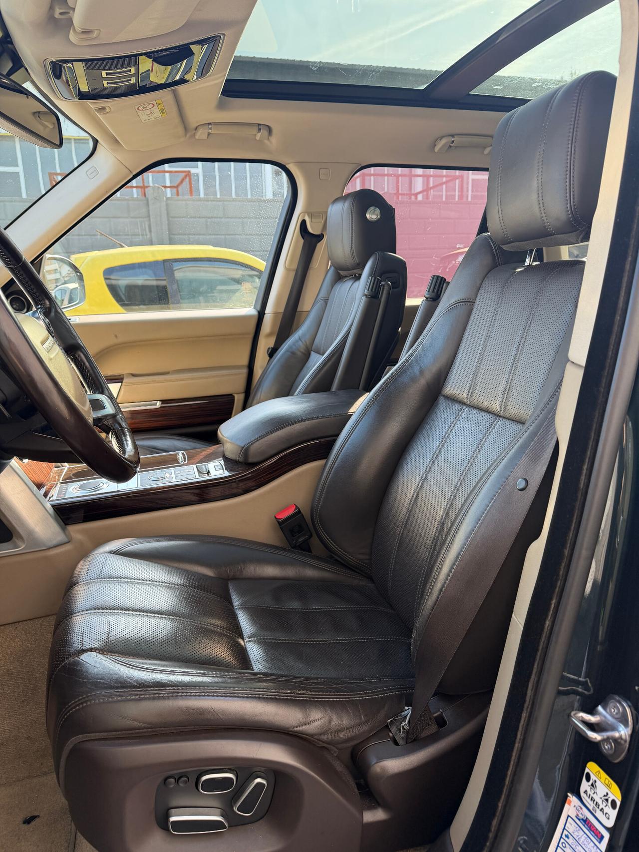 Land Rover Range 4.4 SDV8 Autobiography Black