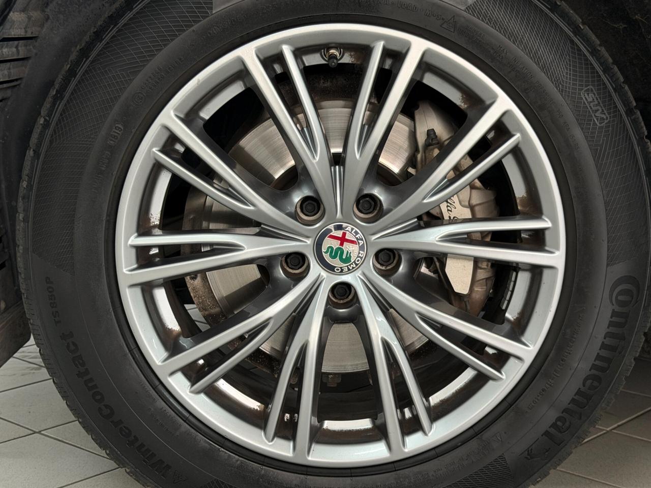 Alfa Romeo Stelvio 2.2 TD 160 CV BUSINESS AT8 DISTRIBUZIONE ESEGUITA NAVI 18" SENSORI VETRI SCURI UNICO PROPRIETARIO