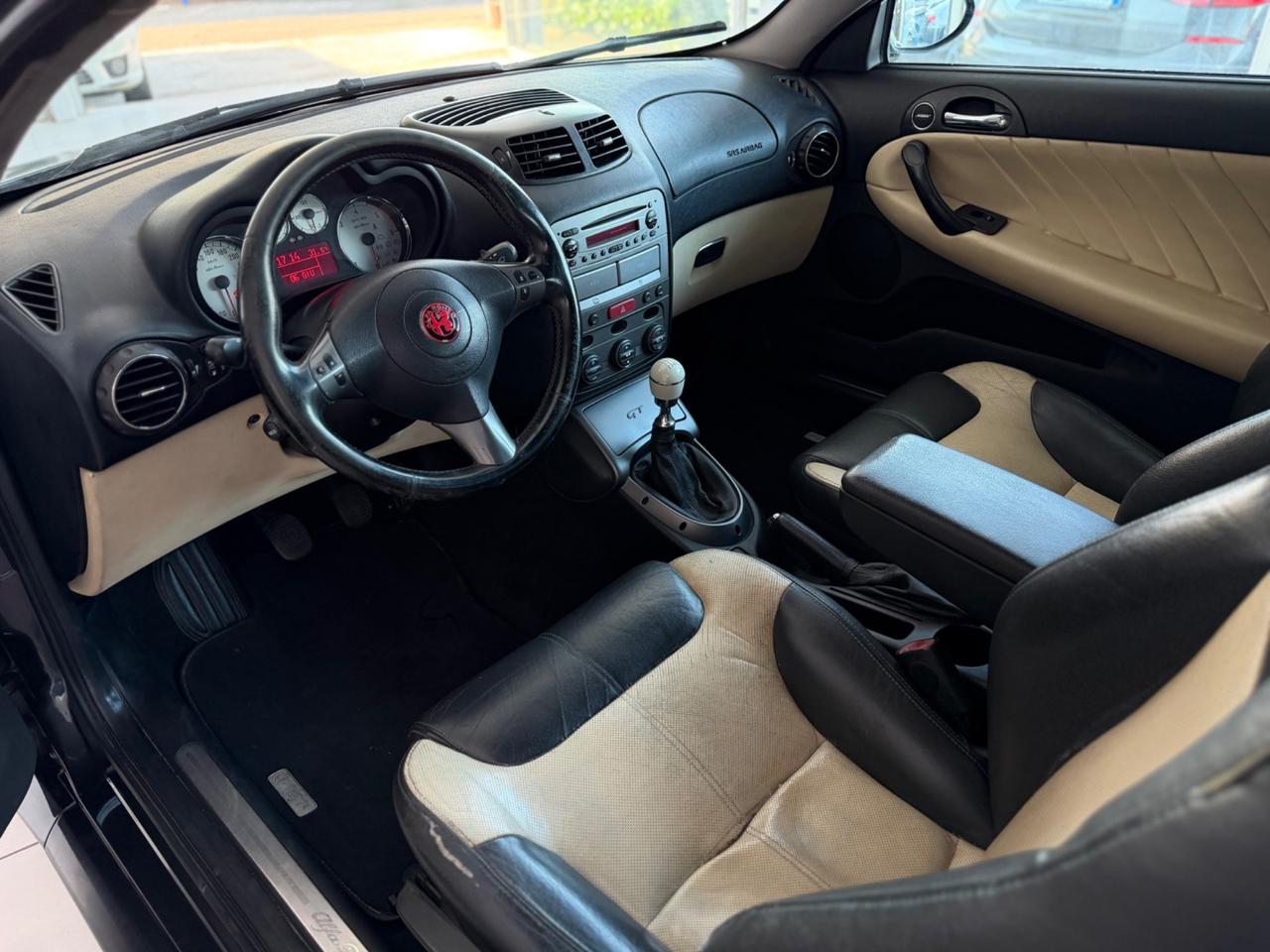 Alfa Romeo GT 1.9 JTDM 16V Distinctive Gancio Traino