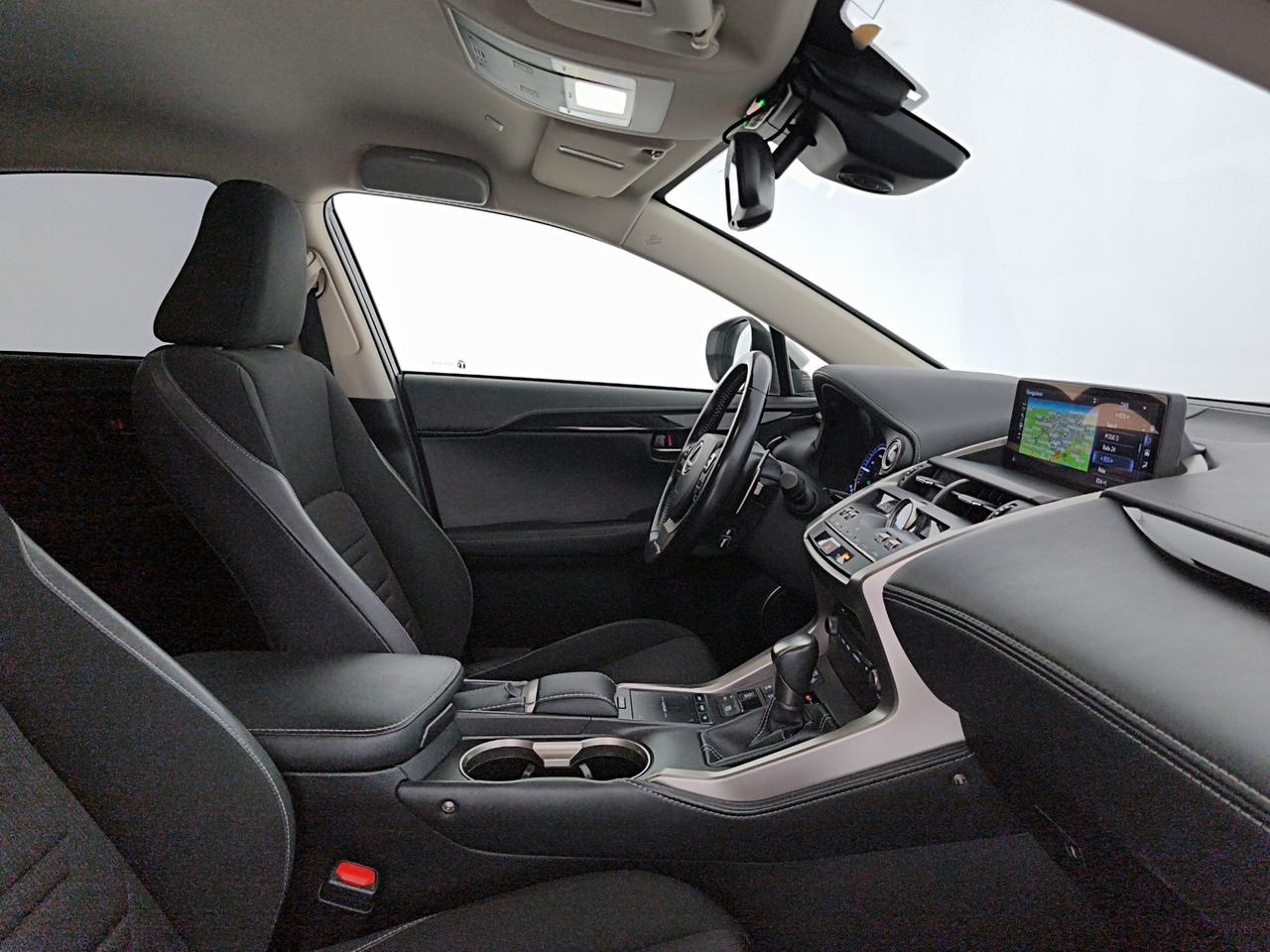 Lexus NX 300h 2.5 Business 2wd