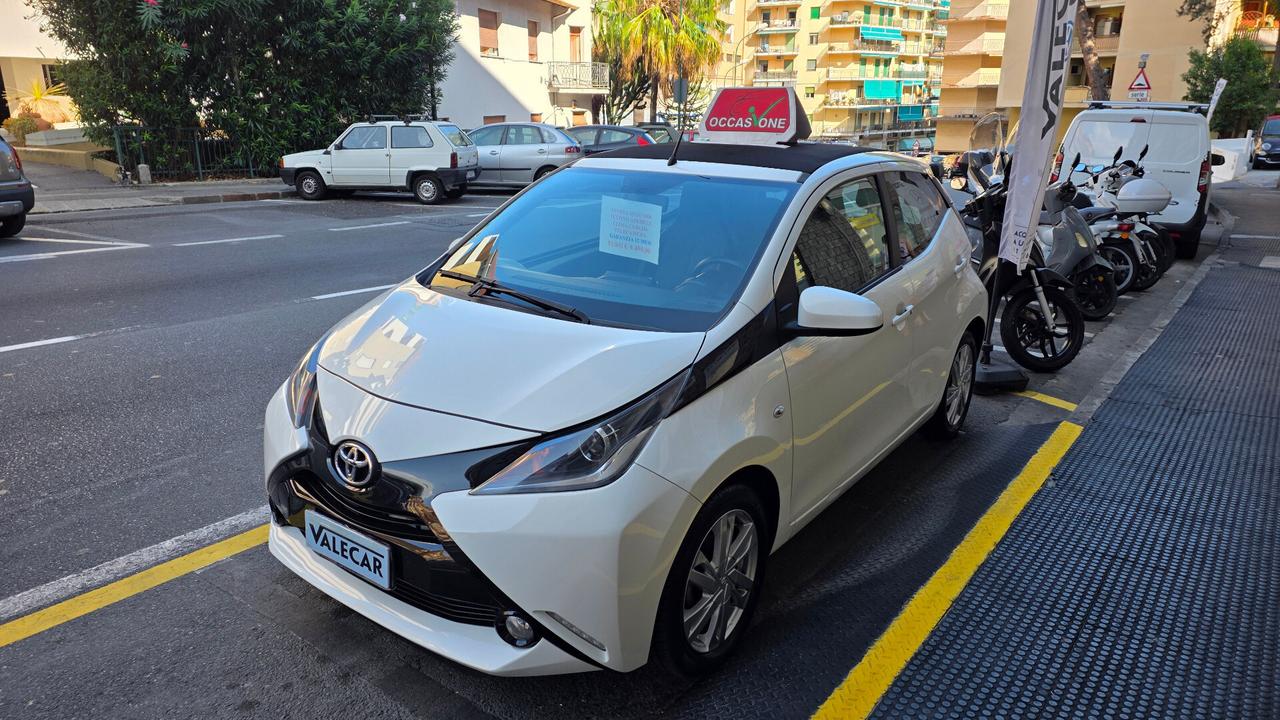 Toyota Aygo 1.0 69 CV 5 porte x-cool GARANZIA 12 MESI