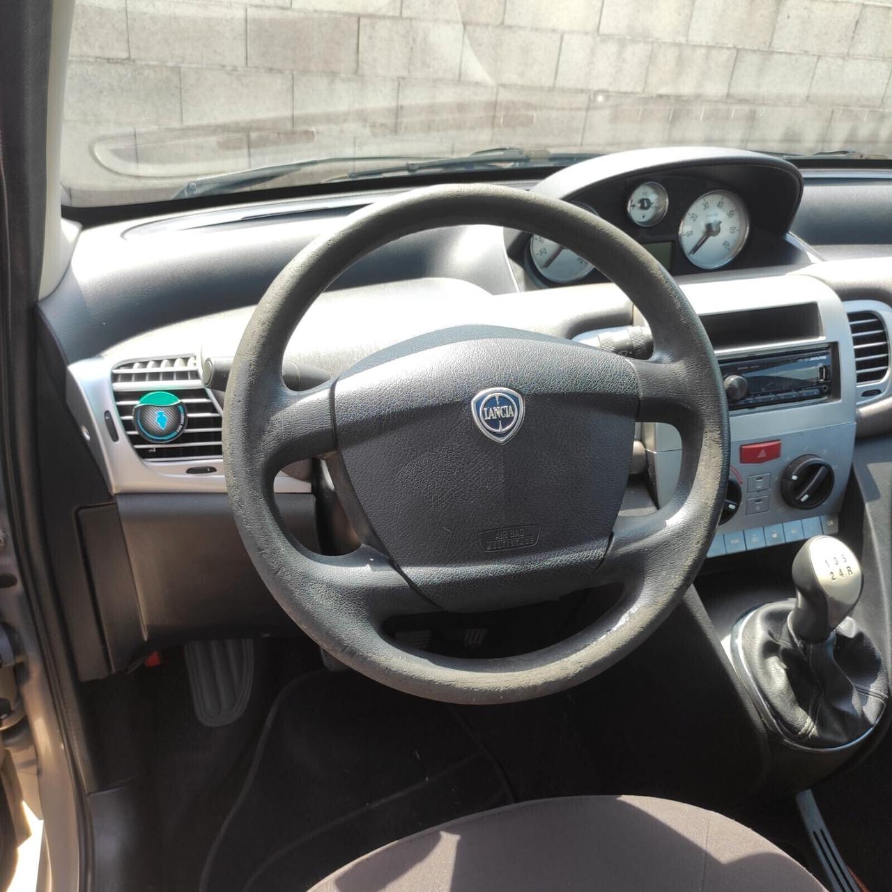 Lancia Ypsilon 1.3 MJT 75 CV Argento