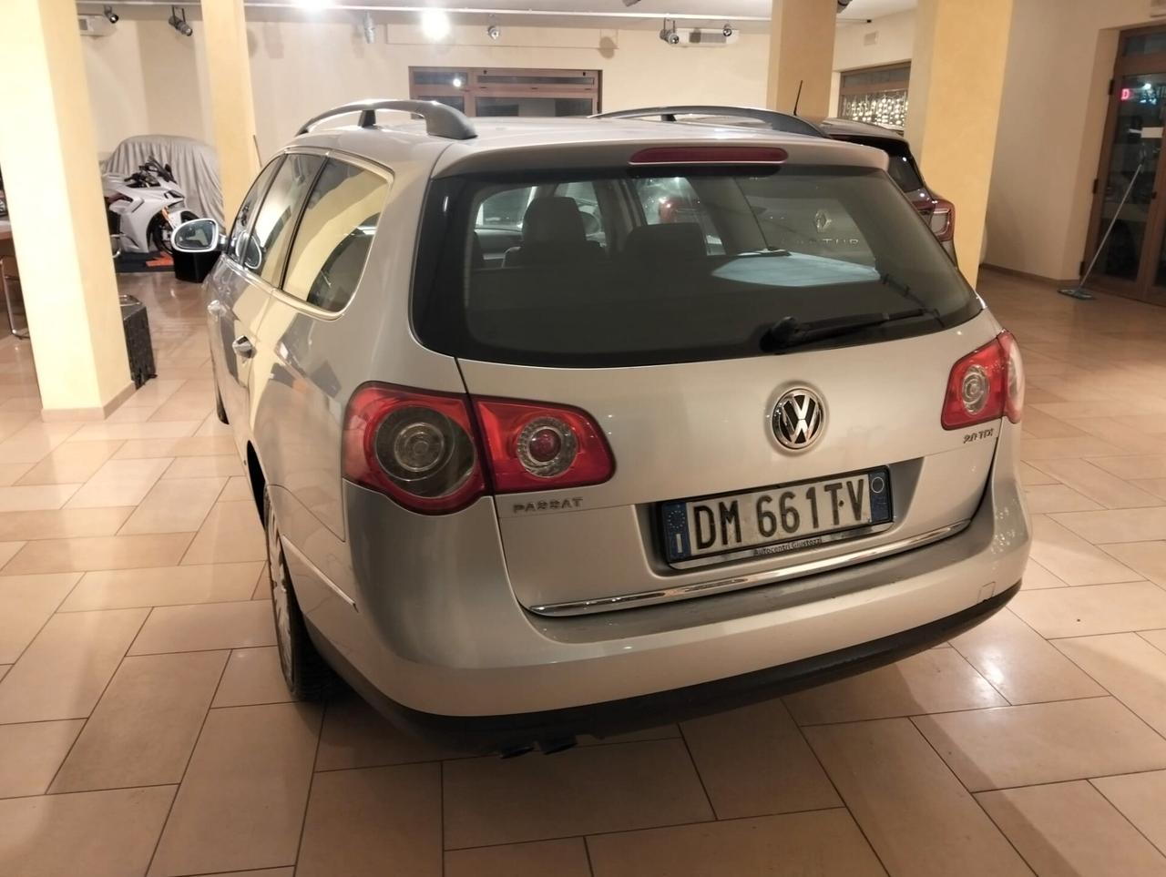 Volkswagen Passat 2.0 16V TDI Var. Business 140cv