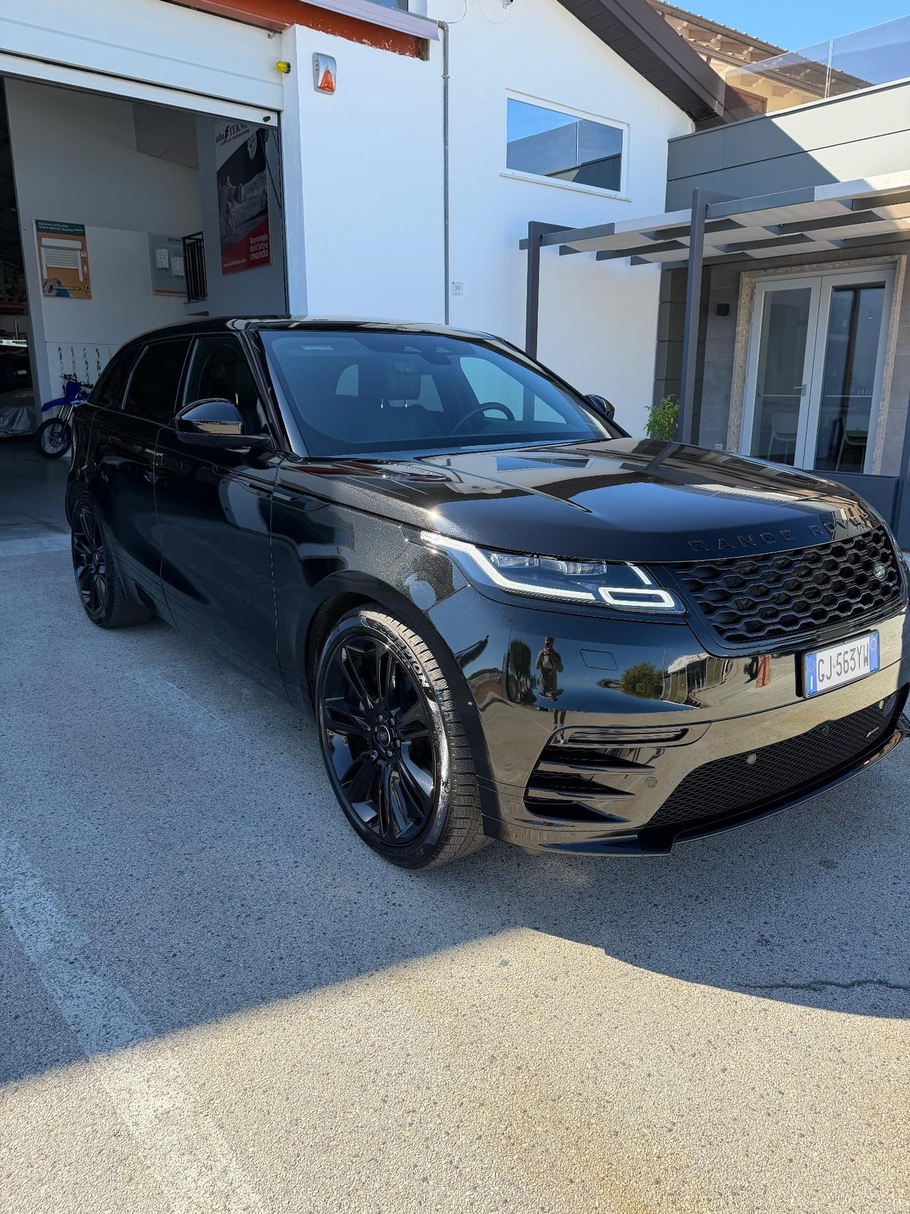 Land Rover Range Velar Total black
