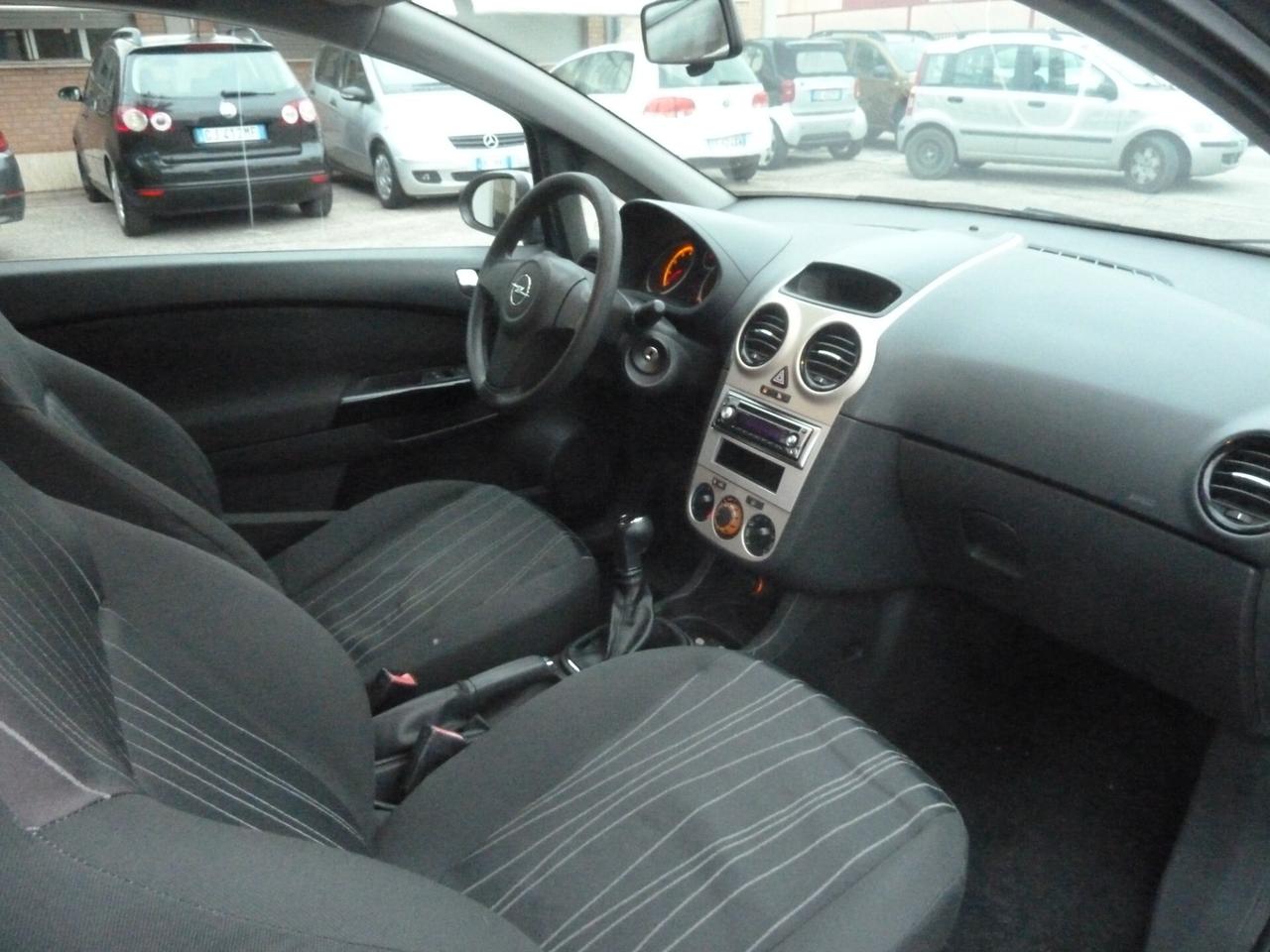 Opel Corsa 1.2 3 porte Club Ok Neopatentati