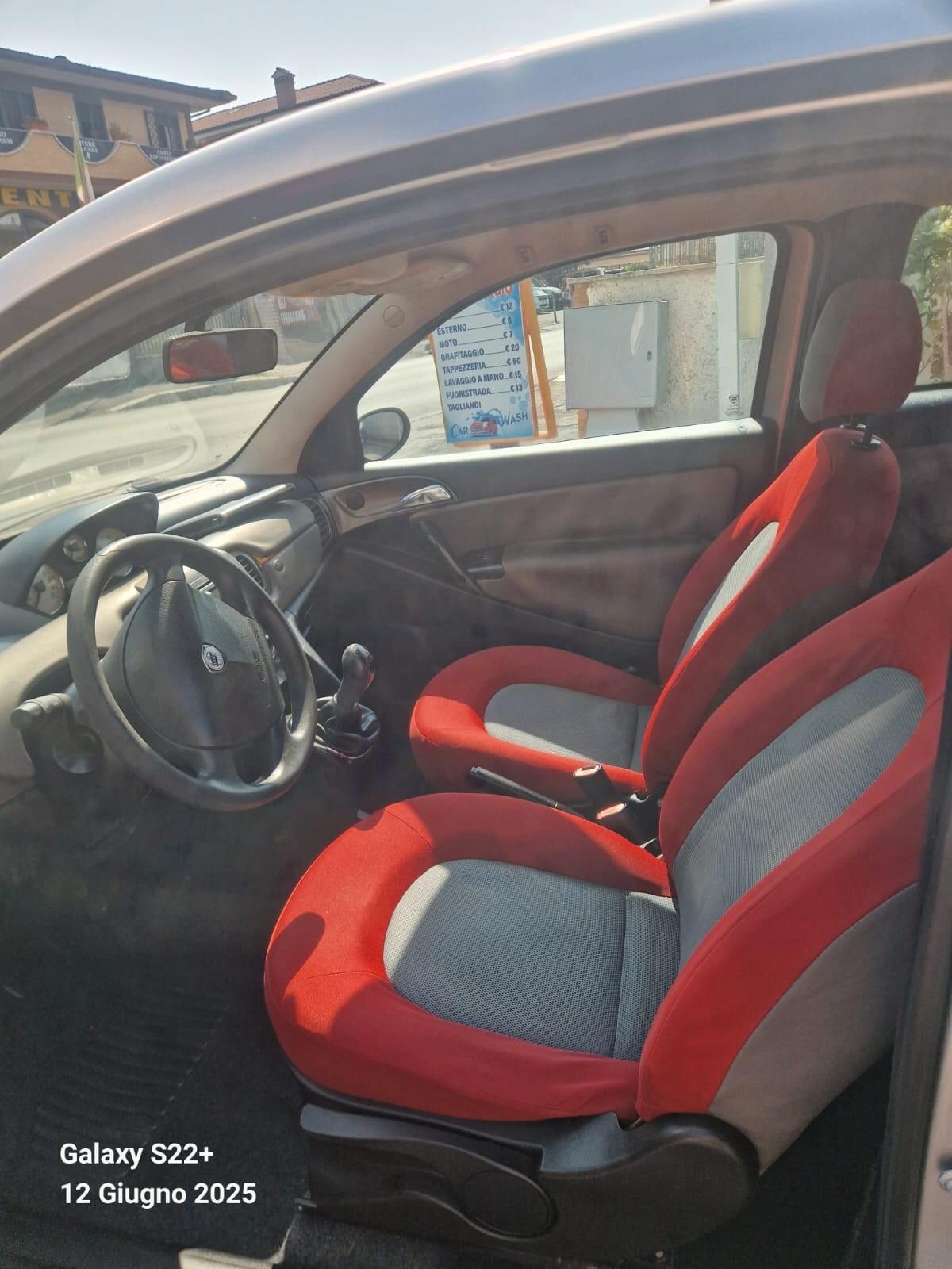 Lancia Ypsilon 1.3 MJT 75 CV Argento