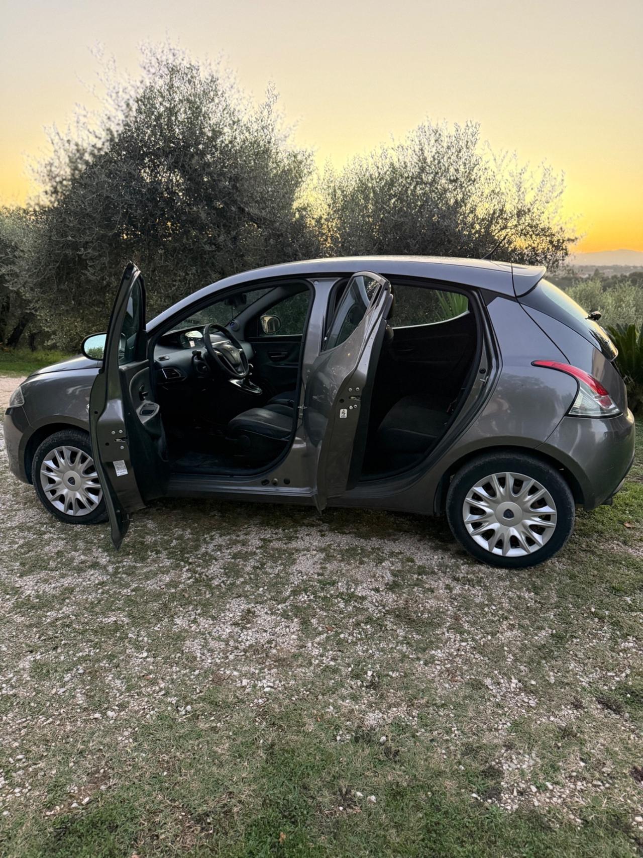 Lancia Ypsilon 1.2 69 CV 5 porte S&S Platinum