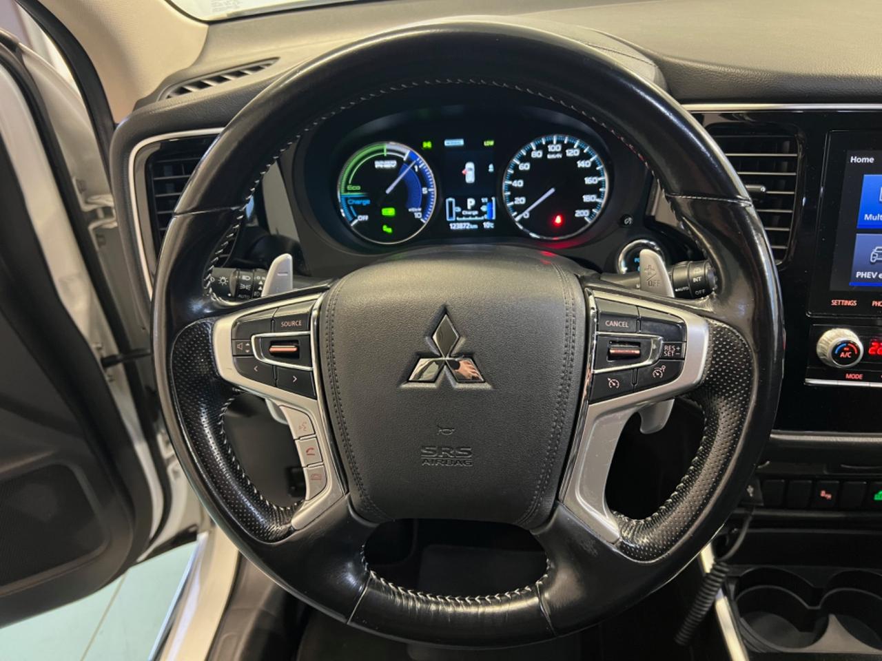 Mitsubishi Outlander 2.4 MIVEC 4WD PHEV Instyle Plus SDA