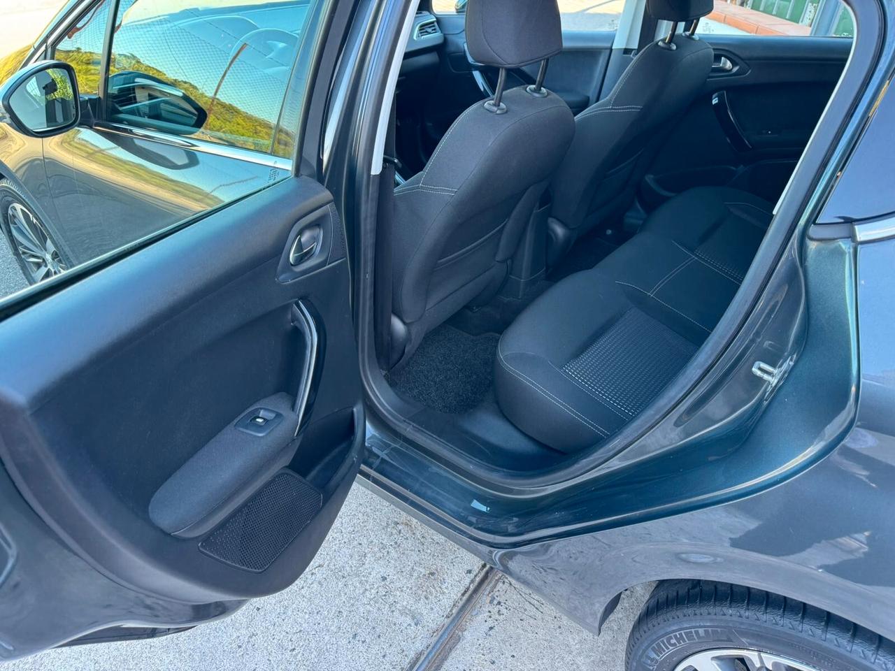 Peugeot 208 BlueHDi 75 5 porte Allure