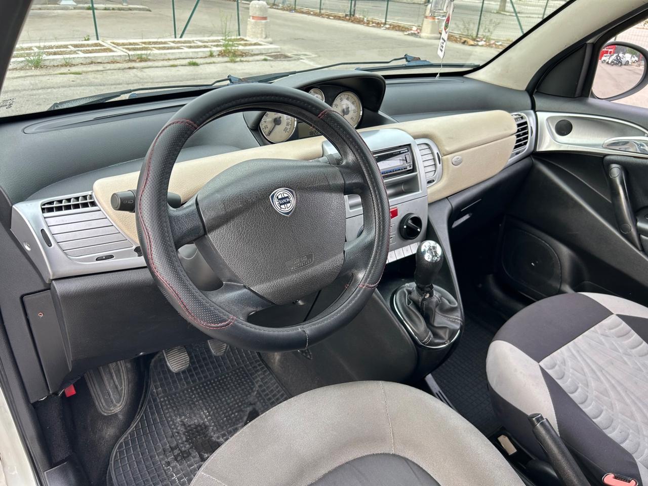 Lancia Ypsilon 1.3 MJT 75 CV Diva