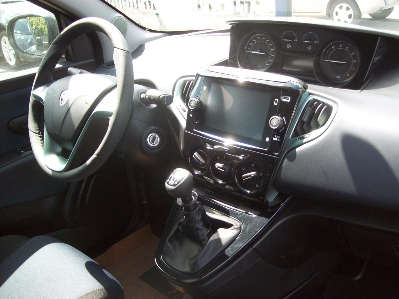 Lancia Ypsilon 1.0 FireFly 5 porte S&S Hybryd Gold