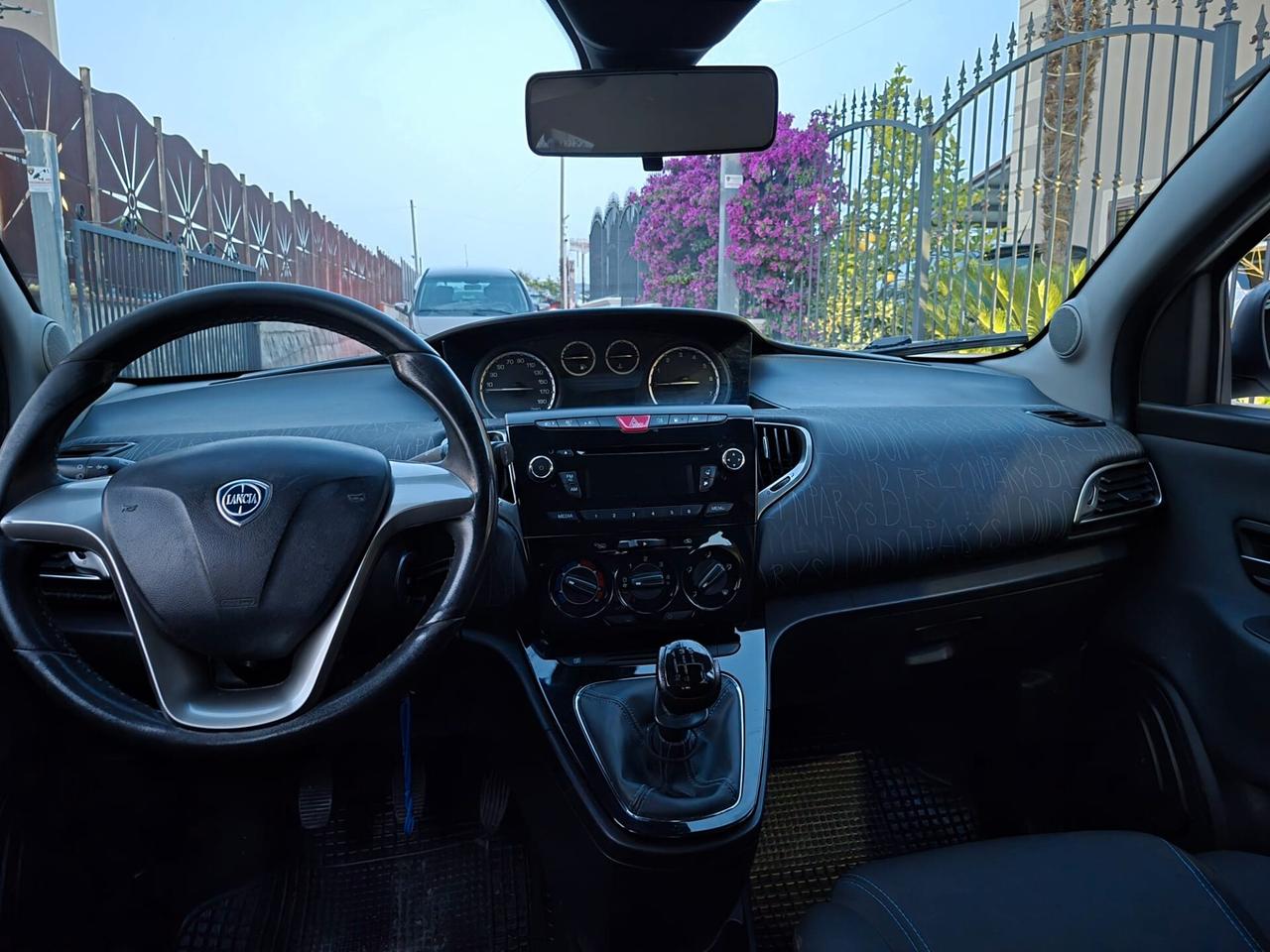 Lancia Ypsilon 0.9 TwinAir 85 CV 5 porte Metano Ecochic Elle