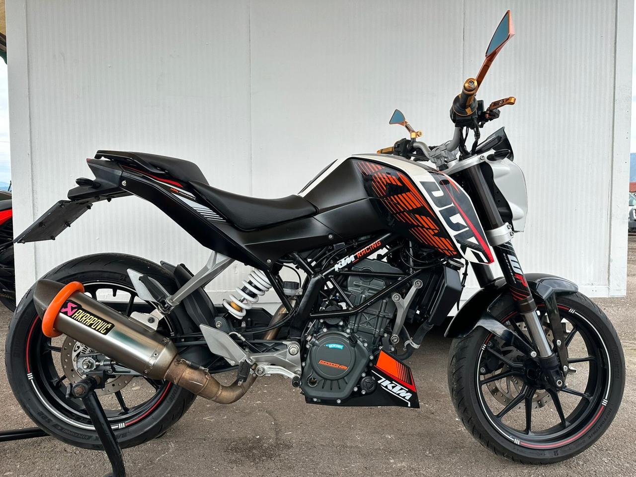 Ktm 125 Duke akrapovic
