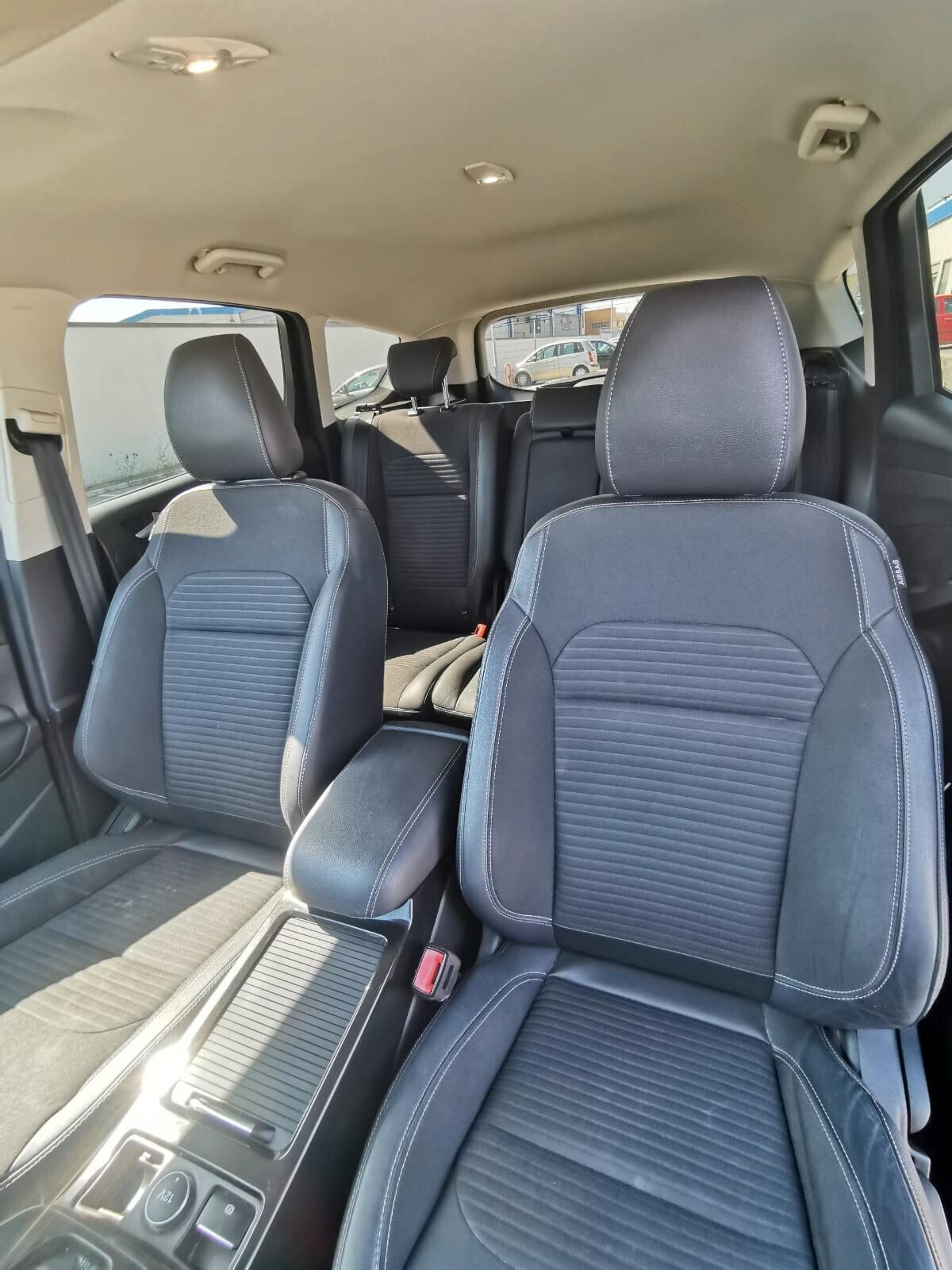 Ford Kuga 1.5 TDCI 120CV 2WD Powershift Tit.