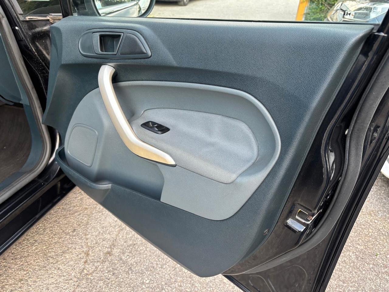 Ford Fiesta 1.4 5 porte GPL Titanium OK Neopatentati
