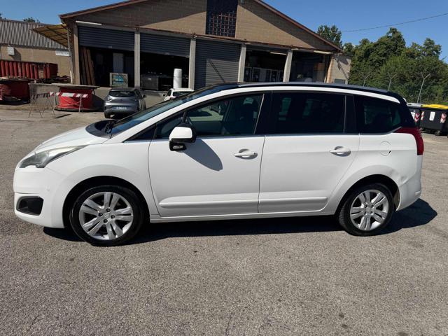 PEUGEOT 5008 1.6 HDi 115CV Allure senza nessun lavoro da fare