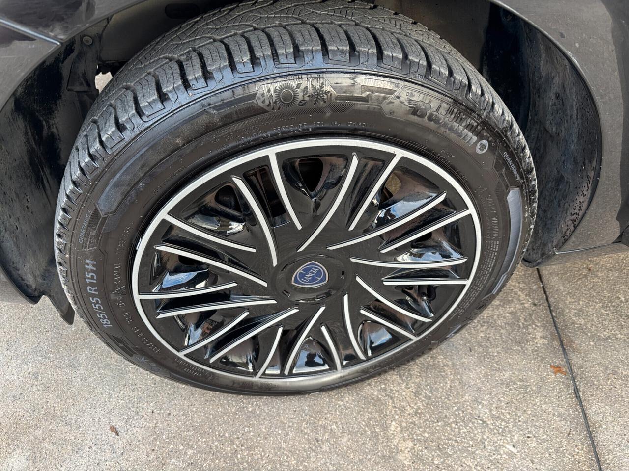 Lancia Ypsilon 1.0 5 porte Gold-2021