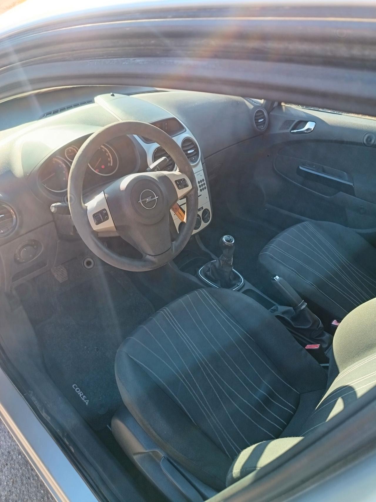 Opel Corsa 1.2 5 porte Enjoy