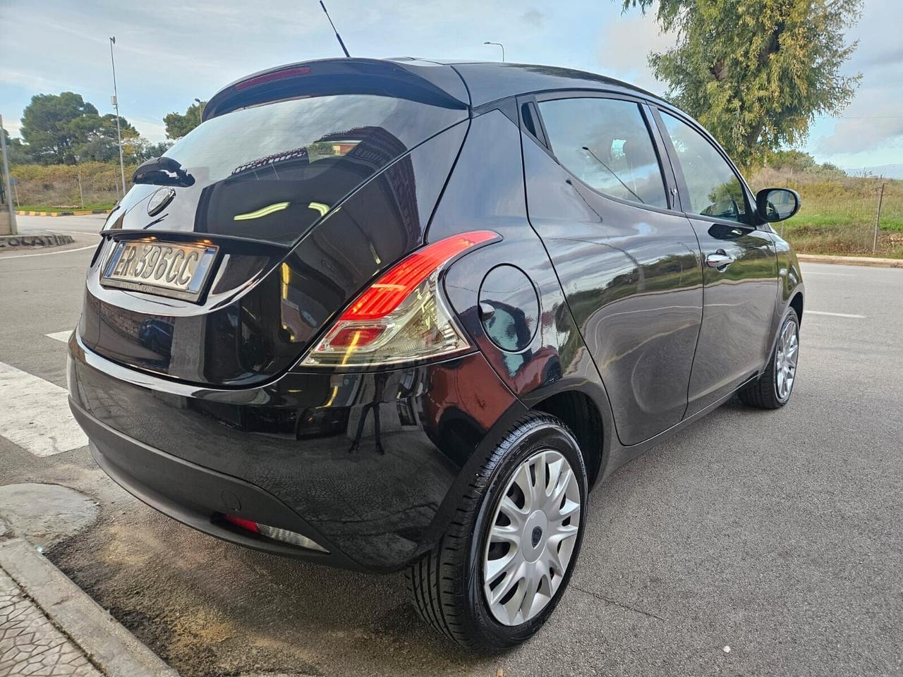 Lancia Ypsilon AUTOMATICA 900 benz 85cv