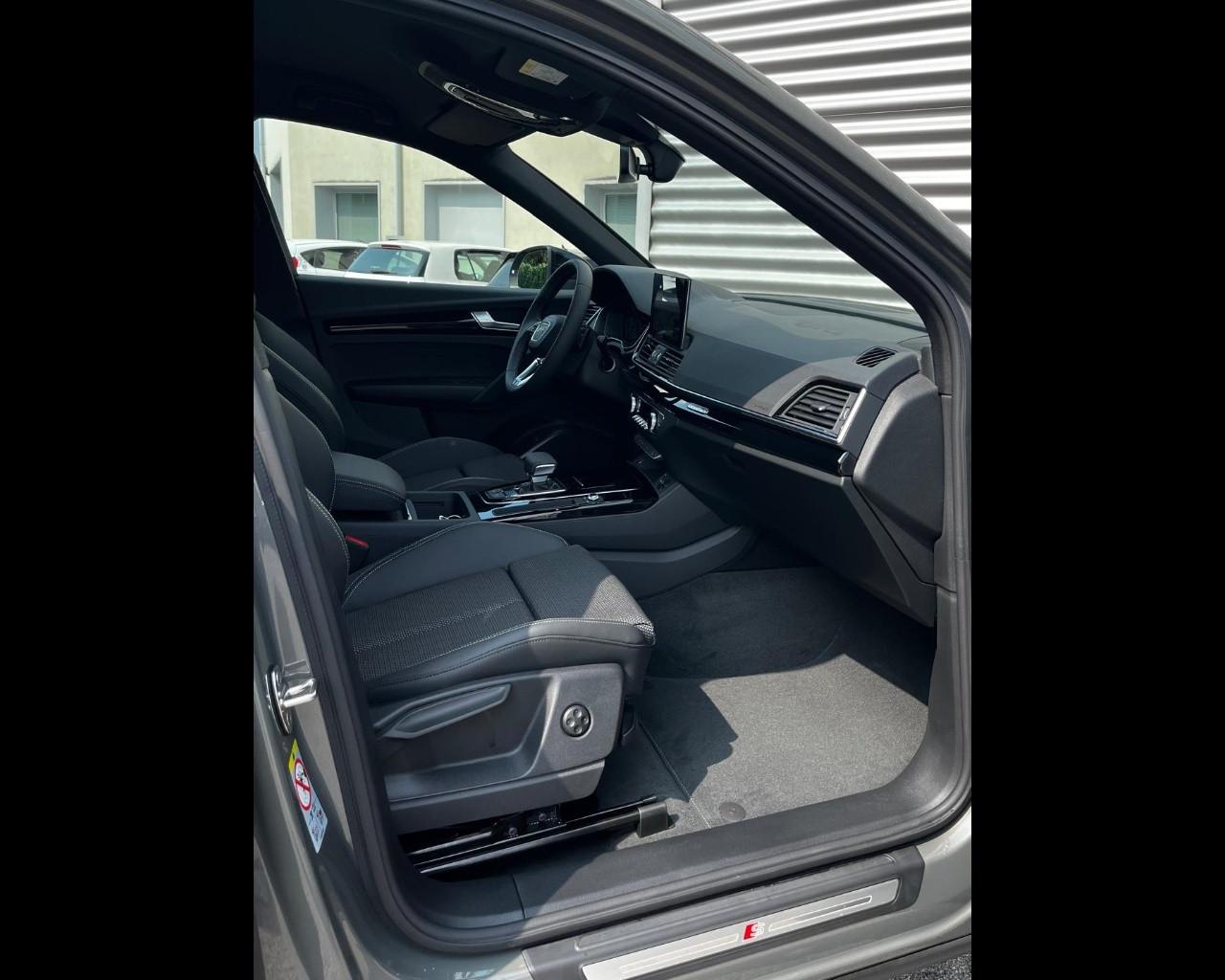 AUDI Audi Q5 Identity Black 40 TDI quattro 150(204) kW(CV) S tronic