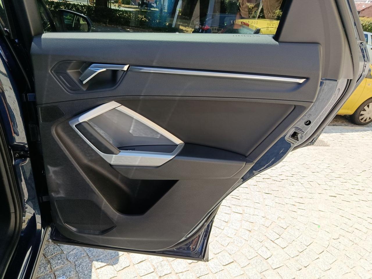 Audi Q3 2.0 TDI Business #6230