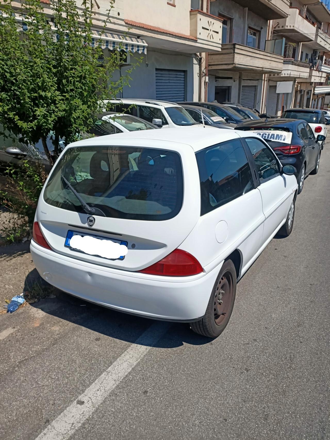 Lancia Y 1.2 fire in buone condizioni gommata e aria condizionata