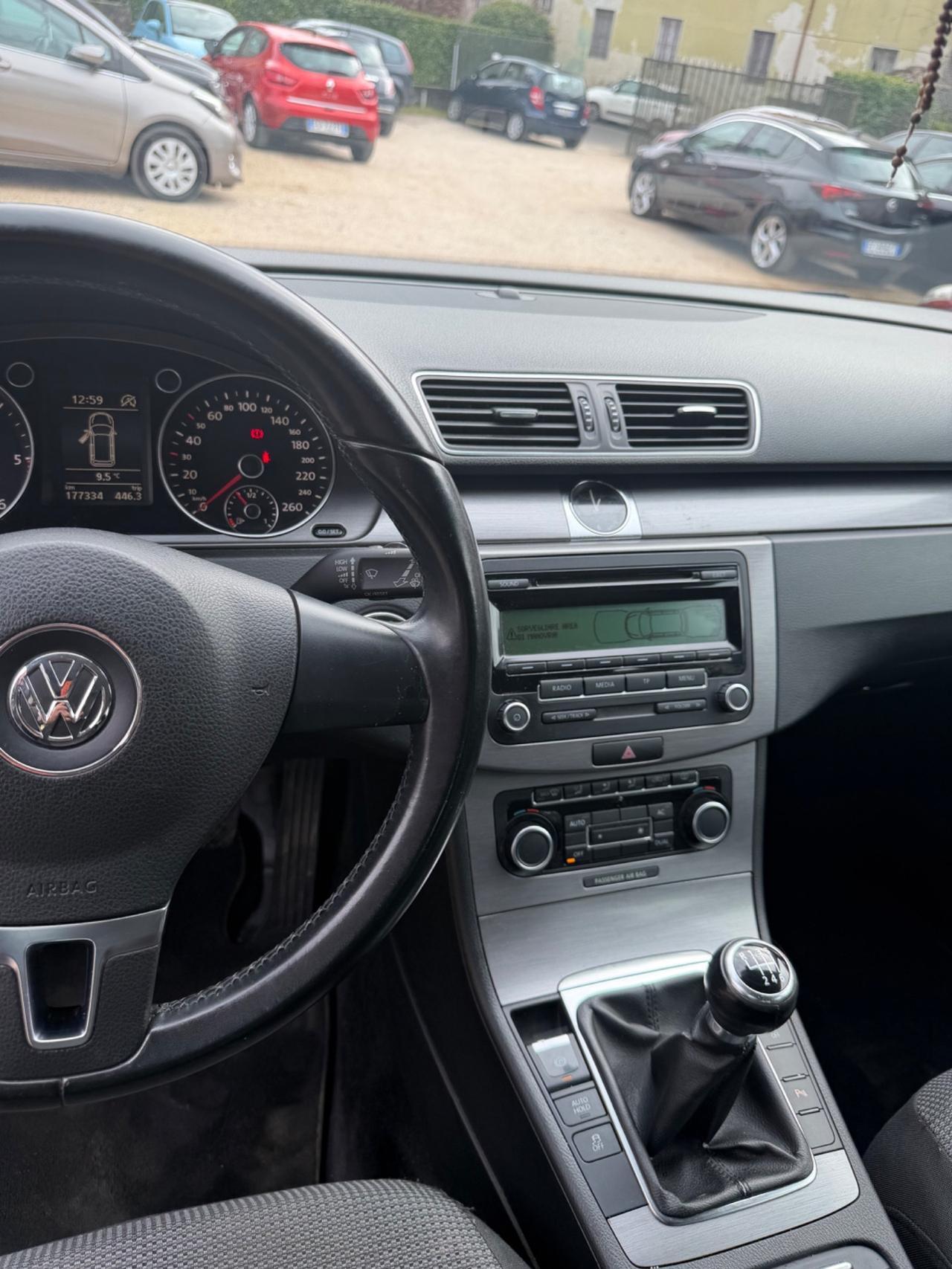 Volkswagen PASSAT VARIANT 1.6 TDI KMCERT GARANZ UNICOPR