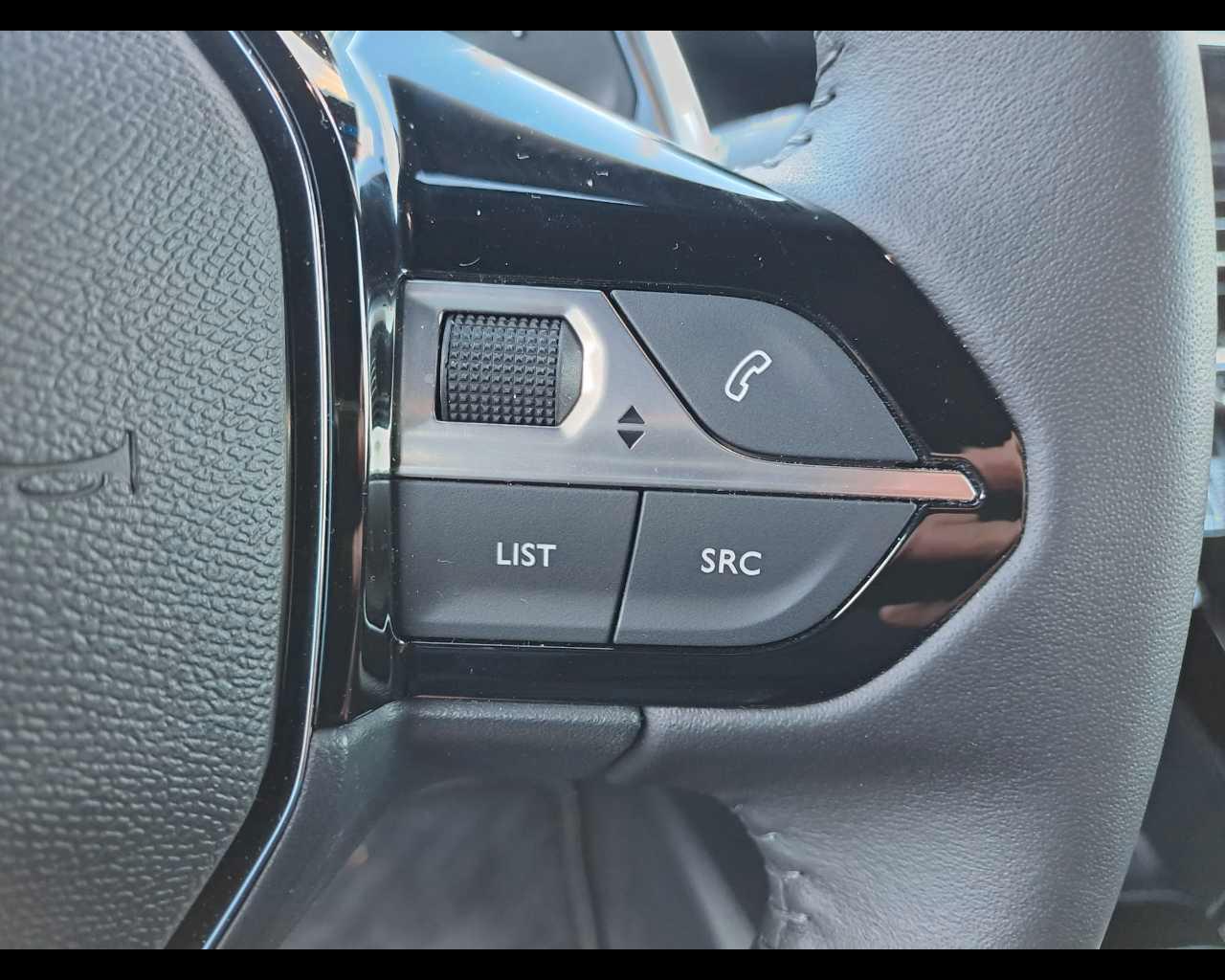 PEUGEOT 2008 Allure Hybrid 136 e-DCS6