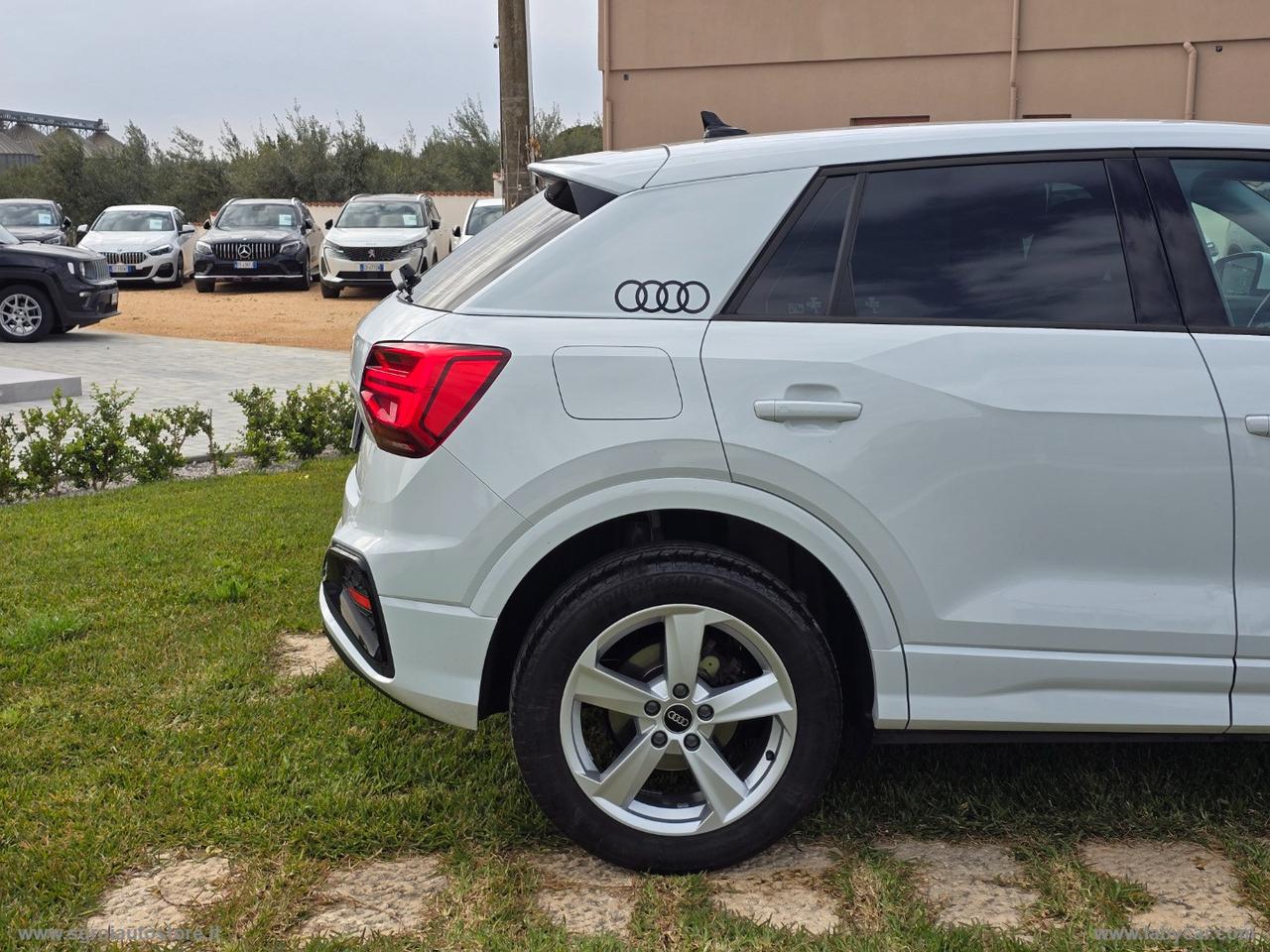 AUDI Q2 30 TDI S line Edition