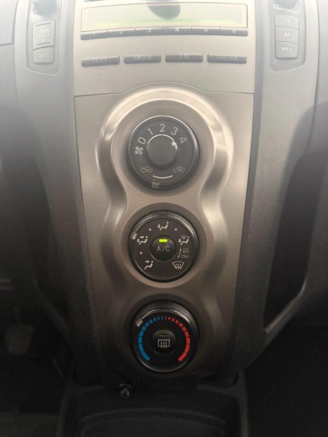 TOYOTA Yaris 1.0 3 porte Luxury pack