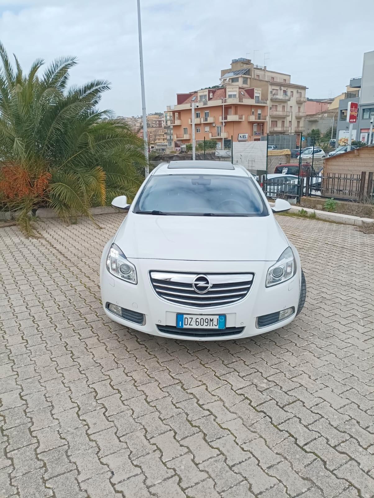 Opel Insignia 2.0 CDTì 160 cv sport tuarer cosmo